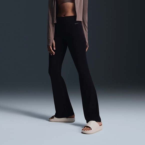 Nike dri-fit Women's Black Flared Pants size XSMALL - Picture 8 of 8